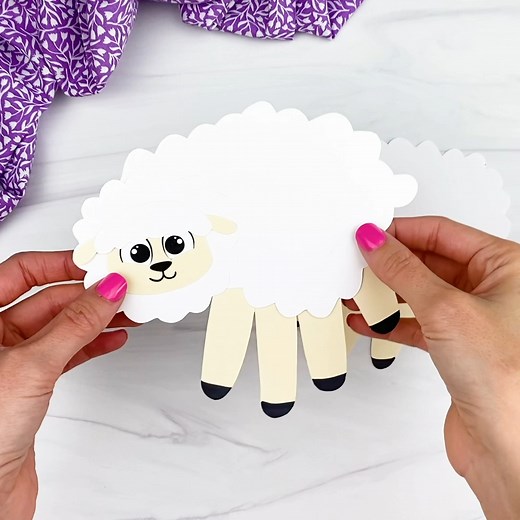 Need more handprint crafts?! Make this handprint sheep craft this Easter. Snag the template on the blog. | Simple Everyday Mom