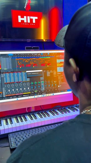 2.6K views · 306 reactions | Acompanhe aqui o processo de Produção, Mixagem e Masterização da Música  #Vem_Ser_Feliz do Artista LURHANY Realização: Djey Ansel @seguidores @destacar @HitLabelPro Me siga e compartilhe o vídeo para + | Octávio Pro | Facebook