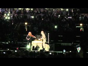 Bruce Springsteen Pays Tribute to Glenn Frey in Chicago