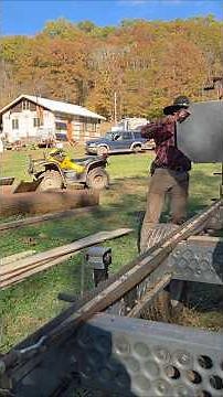cutting logs on the lumber mate 2000 Norwood mill #mill #sawmill #norwood #lumber #homesteading