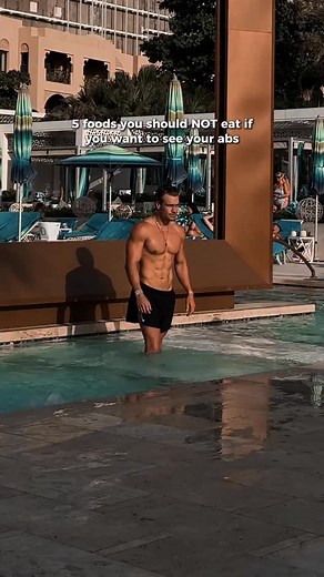 These 5s are big no nos 👇 If you’re struggling to get lean, these might be non obvious reasons: ❌ Nuts & Granola – Healthy? Yes. Low-cal? Hell no. Very easy to eat 500 cal and not even realize ❌ Alcohol – Slows fat loss, wrecks recovery, adds empty calories and halts muscle building ❌ Sugary Drinks – Pure sugar bombs that spike insulin and pack on fat. ❌ Cheese – Easy to overeat, calorie-dense, and slows digestion. Opt for fat free alternatives for protein boost ❌ Processed Snacks – Chips, crac