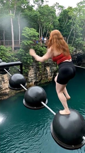 The low bars made it brutal 😳 #ExtremeChallenge #AdrenalineRush #ObstacleChallenge #GiantBallRun