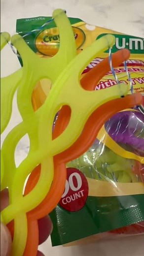 GUM Crayola Twistables Kids Flossers with Fluoride in details