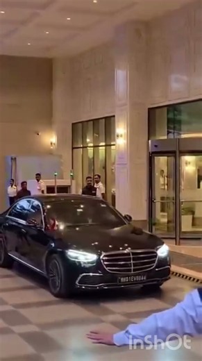 *Hazar Imam back to hotel from Nesco hall deedar centre.*