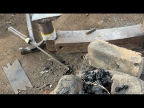 The formation of the blade of the rubber tree#blacksmith #livestreaming