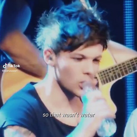 One Direction Teenage Dirtbag Song Performance