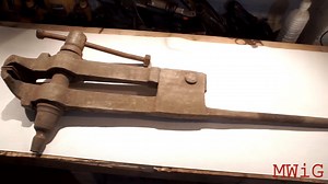 From rusty relic to workshop gem: Blacksmith's leg vise restoration