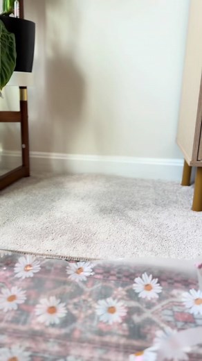 This monstera adansonii holds a special place in my heart. It’s almost died more times than I can count and i was able to bring it back to the beauty it is today. I finally decided it was time to upgrade it to a moss pole! Instead of moss I’m using a chunky house plant mix from Sol Soils and this amazing grow pole from RousseaU Plant care. @rousseau_plant_care is currently running a 10% off sale on their moss poles and grow lights you can use code “DEWDROP” for an additional 15% off= 25% your pu