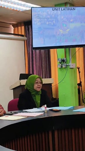 MESYUARAT KPRK/KPR BILANGAN 1 TAHUN 2026 PEJABAT RELA DAERAH SARIKEI 📅 Tarikh : 12.03.2026 (Khamis) 🕑 Masa : 02:00PM 📍 Tempat : Bilik Mesyuarat Wisma Persekutuan Sarikei Mesyuarat KPRK/KPR Bilangan 1 Tahun 2026 Pejabat RELA Daerah Sarikei telah diadakan bagi membincangkan perkara berkaitan pengurusan dan pengukuhan organisasi RELA di peringkat daerah. Turut diadakan dalam mesyuarat ini ialah: 1. Penyerahan Sijil Perlantikan KPRK/KPR 2. Penyerahan Sijil Penghargaan • Pertandingan Video Kreatif