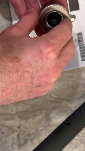 Removing the flow restrictor on a MOEN shower head. #shower #plumbing #moen #showerhead