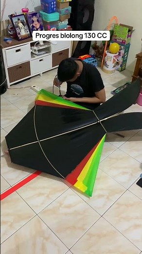 Cara membuat layangan cotek blolong motif 130 CC #layangan #kite #cotek#diy