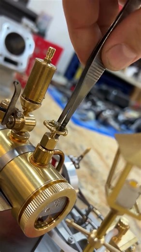 🚂 RETROL SE-02 Metal Steam Engine Model Kit features a horizontal boiler, working generator, and vintage street lamp — all crafted in solid metal for true mechanical authenticity. 🎉 New Year Special: 20% OFF 💲 Now only $264 🏷️ Use code BF20 Perfect for collectors, engineers, and anyone who loves real working mechanics. ⚠️ Limited stock — don’t miss this deal! | Enginediyshop