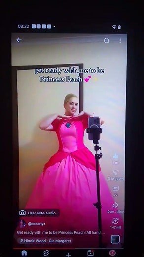 princess peach cosplay🍑