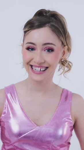 Hendyohara on Instagram: "cosplay da Sue - filme: A Substância O que acharam? 👀 É apenas uma trend, pessoal"