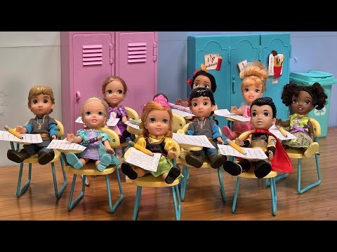 Who's the leader ? Elsa & Anna toddlers - who doesn't behave? Barbie is the teacher