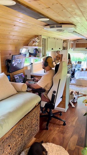 133K views · 2.8K reactions | High speed internet from the middle of nowhere  Here’s how we do it! Click the link in our bio to support my gaming channel  #internet #streaming #offgrid #travel #lifestyle #gaming #twitch | Allison Bracken | Facebook