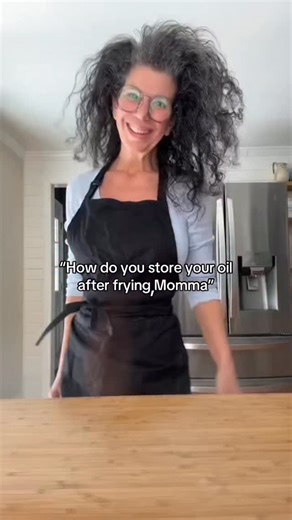Frying oil 101 🛢️ Let it cool, strain and store in a clean container in the fridge. Good for 1-2 more uses. When it’s done: Let it cool, seal it in a container and trash it. Some towns have oil recycling drop-offs. Never down the sink. #frying #hack #cooking (music credit: Lemonade- Anna Graceman, TLN) | Iléna Tovia