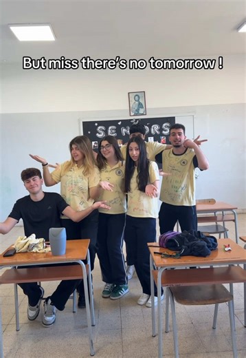 ‏Jk she loves us 😜 #seniors #2025 #fyp #viral #hripsiseniors