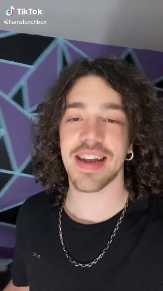 Troll Oreos Food Review: Glittery Pink Creme Taste Test