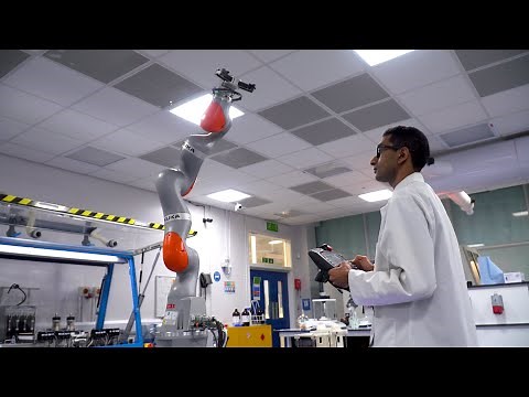 New AI-driven mobile robots team up to tackle chemical synthesis