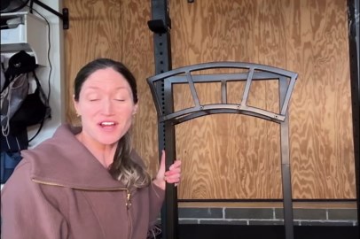 Garden Hose Holder Freestanding, Outdoor Heavy Duty Water Hose Holder Reel with 4 Spikes Holds 150-ft Water Pipe, Detachable Metal Hose Storage Stand Hanger Rack for Outside Yard Lawn Farm, Black