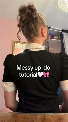 Effortless Messy Updo Hairstyle Tutorial