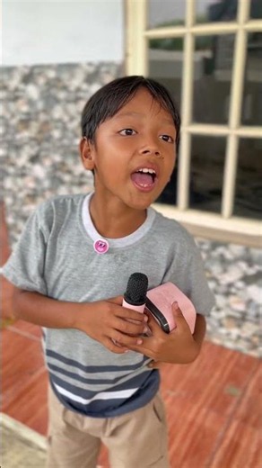 Singing M.B.G. (Mas Bahlil is handsome) but it doesn't make sense #raflyazamy