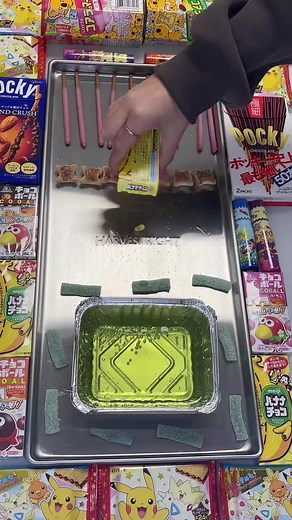 Freeze Drying Japanese Candy: Melon Fanta, Strawberry Pocky, Panda Biscuits & More!