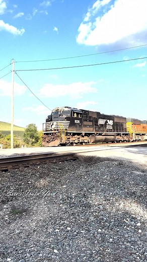 13K views · 661 reactions | Norfolk Southern Train working very hard to get this load of coal up a grade around the curve yet to come. #reels #railway #trains #viral | Eric’s Train Yard | Facebook
