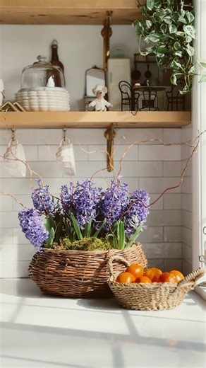 Spring centerpiece in full bloom 🪻 #spring #floral #easydiy