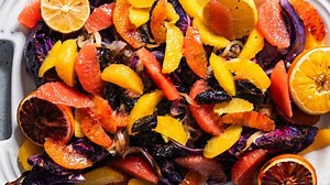 🌰🍇 Nuts and dried fruits bring instant flavor, texture, and richness to winter cooking. A handful can turn a simple dish into something warm, crunchy, and deeply satisfying. Think sweet prunes in baked treats, toasted pecans on savory plates, or dates adding natural caramel notes. These ingredients pack fiber, vitamins, and healthy fats — so they taste good and keep you going. 👉 Read the full article via the link below. https://delicious-usa.com/delicious-creations-using-the-seasons-best-nuts