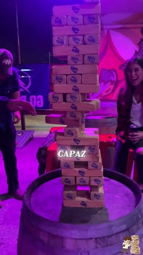 Nunca juegues JENGA en un bar