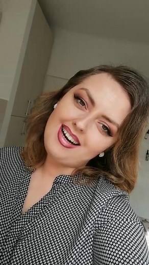 Shoulder-Length Wavy Hair Styling Tips