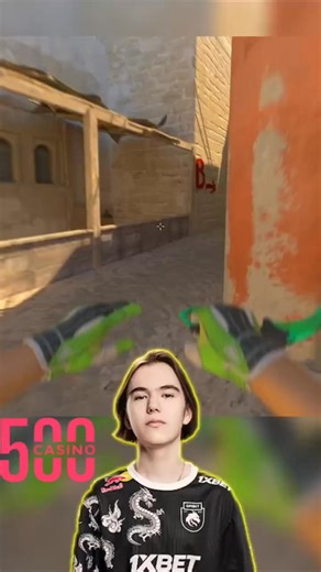 CS2 eSports on Instagram: "日本利用压电瓷砖将脚步转化为电能。这些瓷砖捕捉来自你脚步的动能。当你行走时,你的重量和动作会对瓷砖产生压力。瓷砖会轻微弯曲,从而产生机械应力。瓷砖内部的压电材料将这种应力转化为电能。每一步都会产生少量电荷,而数百万步结合在一起就能产生足够的电力来驱动 LED灯、数字显示屏和传感器。在像涩谷车站这样繁忙的地方,每天大约有240万个脚步为这一系统作出贡献。这些电能可以被储存或立即使用,从而减少对传统电力来源的依赖,并支持可持续的城市基础设施。这种方法将日常运动转化为实用的可再生能源#日本#知识 #事实 #你知道吗 #推荐 #科技#创新 #历史 #技术 #实验#热门 日本利用压电瓷砖将脚步转化为电能。这些瓷砖捕捉来自你脚步的动能。当你行走时,你的重量和动作会对瓷砖产生压力。瓷砖会轻微弯曲,从而产生机械应力。瓷砖内部的压电材料将这种应力转化为电能。每一步都会产生少量电荷,而数百万步结合在一起就能产生足够的电力来驱动 LED灯、数字显示屏和传感器。在像涩谷车站这样繁忙的地方,每天大约有240万个脚步为这一系统作出贡献。这些电能可以被储存或立即