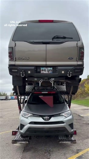 2004 Ford Excursion with a straight pipe 💨