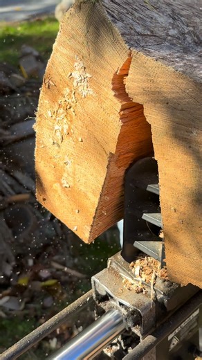 #electriclogsplitter #splitting #split #firewood #reelsviral #splittingwood | Simple Life Lover