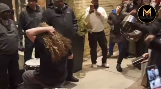 ICE OUT OF MN PROTEST - Minneapolis, MN Large crowds remain downtown calling for ICE to leave Minnesota. The crowd is also protesting the hotel housing agents. 📸: @guru_merc | Mercado Media