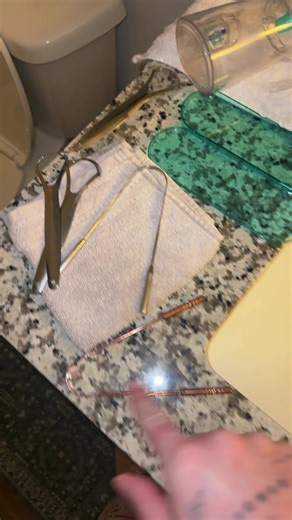 Effective Tongue Scraping for Optimal Oral Hygiene