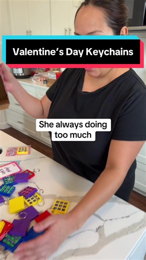 Easy Valentine’s Day win with these tic-tac-toe keychains #valentines #valentinesday #valentinesdaygift #classroom #partyfavors