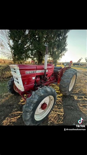 What a beauty #antiquetractor #cockshutt #farming