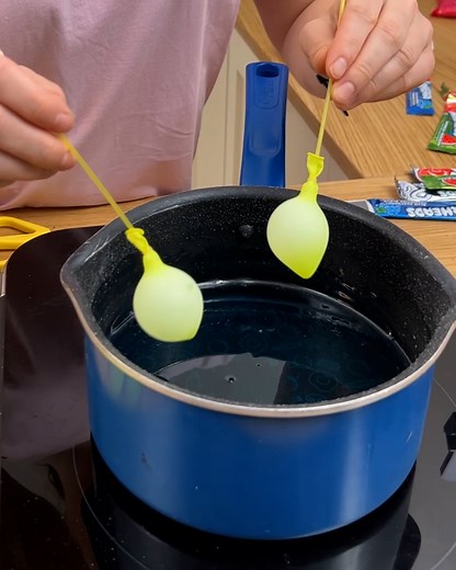 406K views · 363 reactions | Unterwasser-Kuchen! Hergestellt mit Airheads Fruchtgummi! 隆‍♀️ | Chefclub DE | Facebook