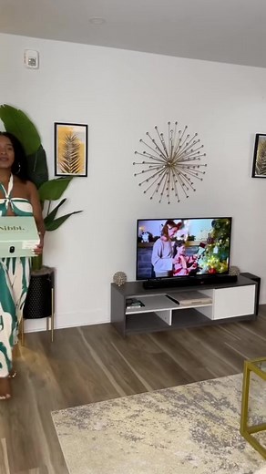 Avec les boîtes cadeaux de fromages Nibbl, c’est plus facile de surprendre tes proches pour les Fêtes. Du 6 décembre au 1er janvier Offre: Dépensez 75 $, obtenez 10 $ de rabais Dépensez 100 $, obtenez 15 $ de rabais Dépensez 150 $, obtenez 25 $ de rabais #Nibblcheese #Nibblfromage #NibblPartner #fyp #foodie #charcuterie | Emilie Lafortune | Facebook