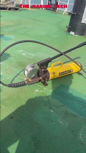 Use of hydraulic hand pumps