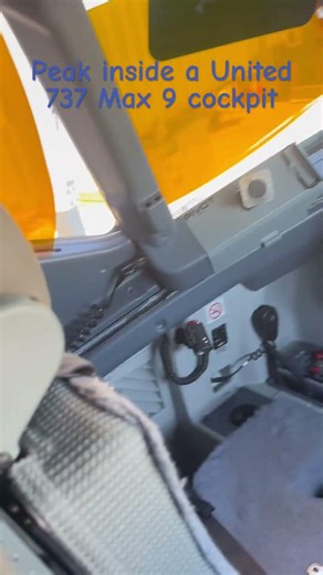 Peek inside a United 737 max 9 cockpit #airplane #aviation #Cockpit #United # 737 Max 9