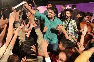 Free Urdu Bibles Distribution | Giving Free Urdu Bibles