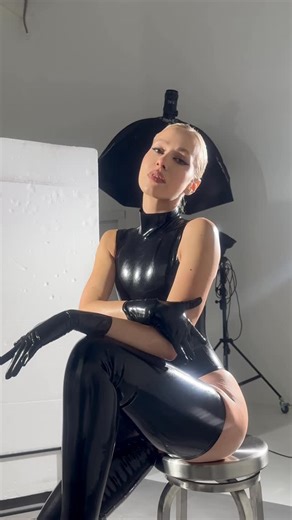 Masha’s Modes on Instagram: "Time to shine bright ✨ ___ @magiclatex @pentumarie ___ #latex #латекс"