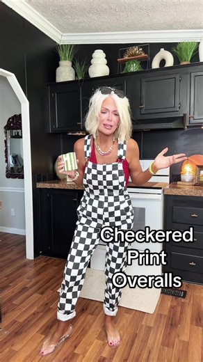 Omg!! These overalls!!! Yess. Checkered print too!! Yess!! #checkeredprint #casualoutfits #casualstyle #overalls