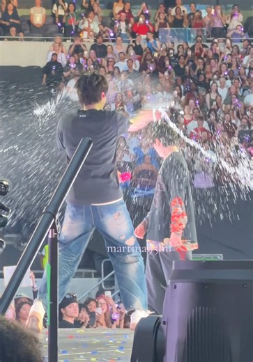 Jin started the water war. JK fired back, hit V by accident... and V chose revenge. 💦🔥 #v #방탄소년단 #bts #bts_worldtour_arirang_london #jk @BTS