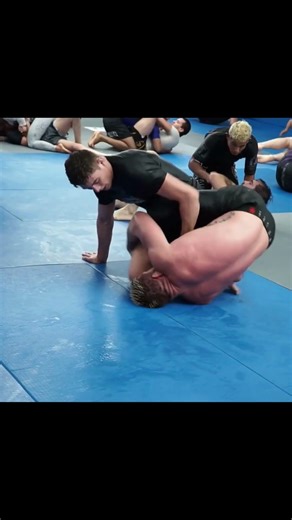 Gordon Ryan makes escaping the mount to saddle look easy 💪 #bjj #jiujitsu #training #fyp #viral