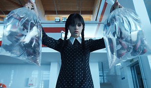 "מקפיאה, מורבידית ומורידה לבובות את הראש": כך "ונסדיי" כבשה את נטפליקס‎‎